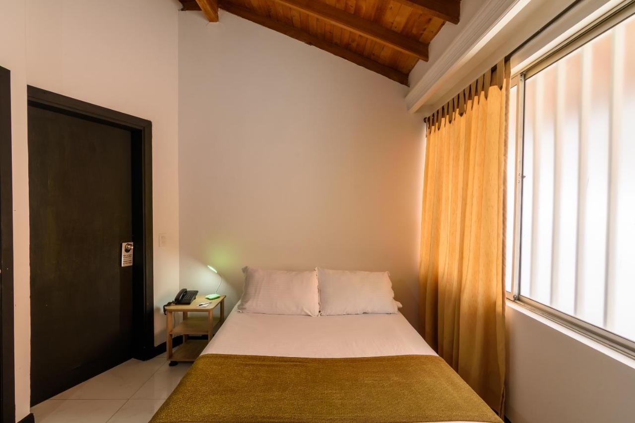 Like Home Hotel Boutique Medellin Bagian luar foto